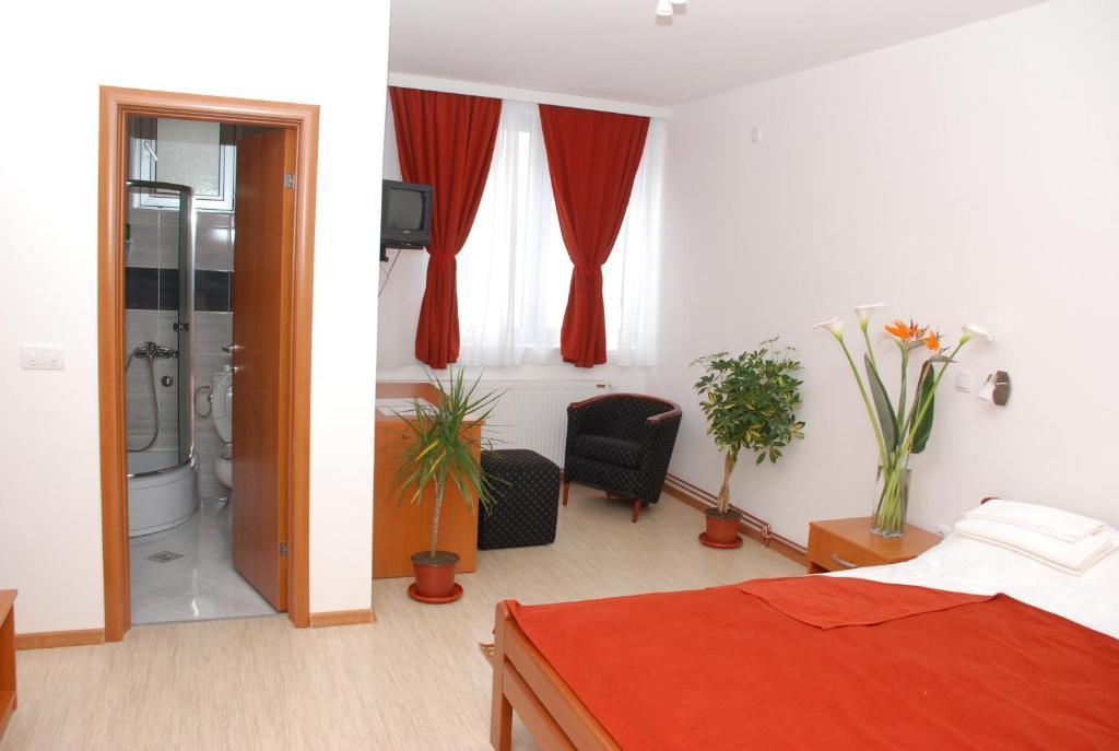 M Garni Hotel Вране Номер фото
