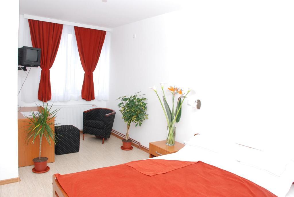 M Garni Hotel Вране Номер фото
