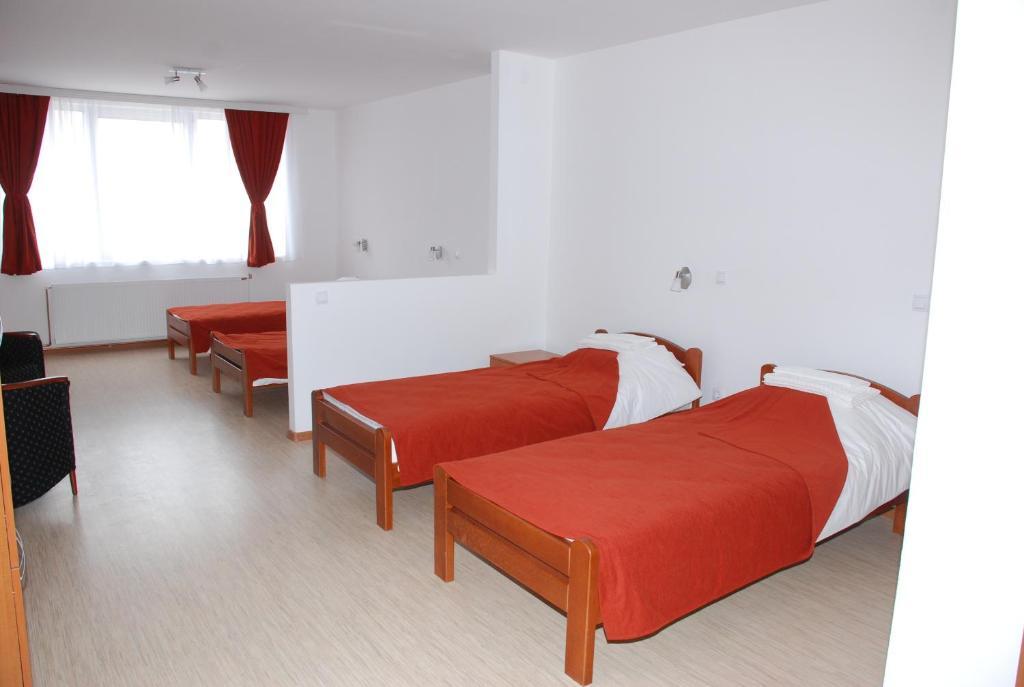 M Garni Hotel Вране Номер фото